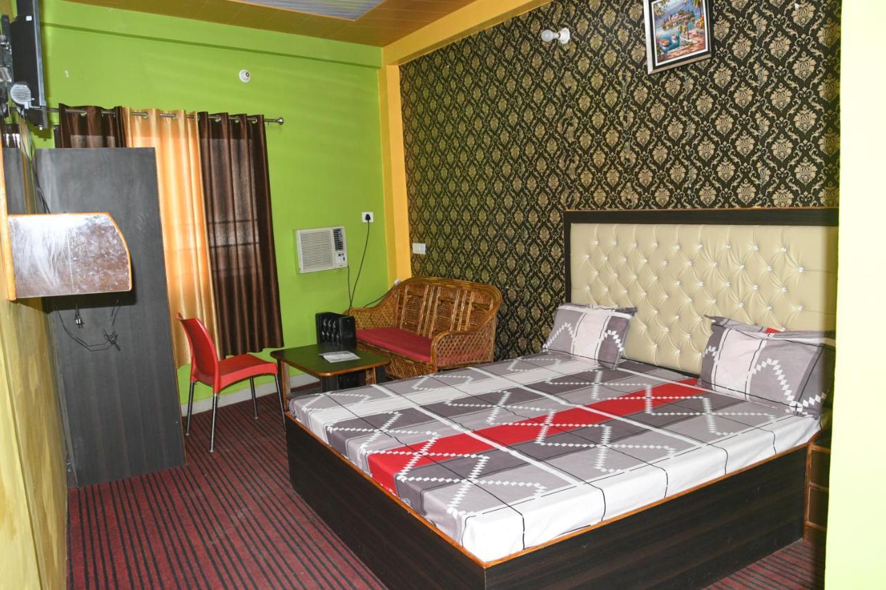 Pithorāgarh Hotel Mountain View And Rooftop Restaurant מראה חיצוני תמונה