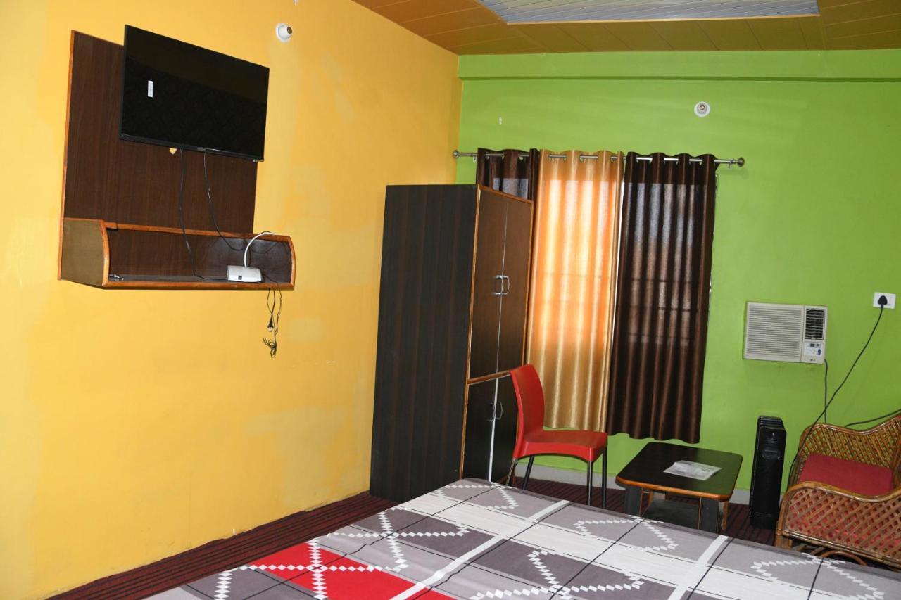Pithorāgarh Hotel Mountain View And Rooftop Restaurant מראה חיצוני תמונה