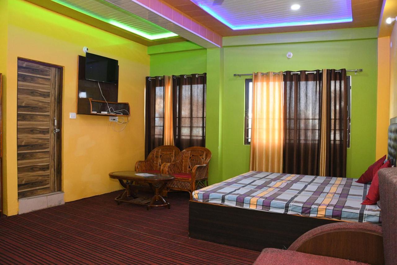 Pithorāgarh Hotel Mountain View And Rooftop Restaurant מראה חיצוני תמונה